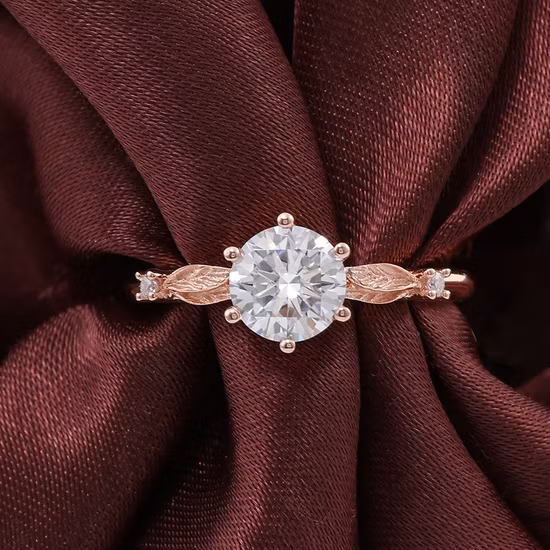 新しいデザイン 18K ゴールド ラウンド カラー 1ct モアッサナイト エンゲージメント リング